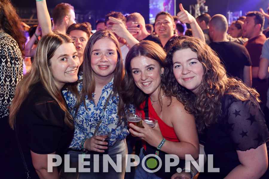 Publiek    Bezoekers (147)